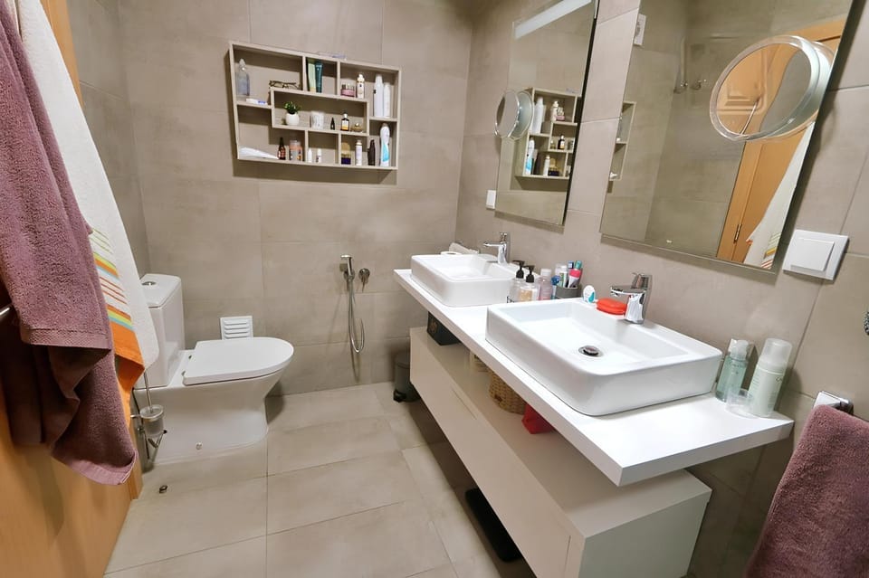 Shower, Toilet, Bathroom, towels