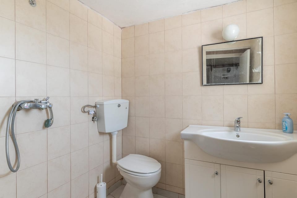 Bathroom, Living room