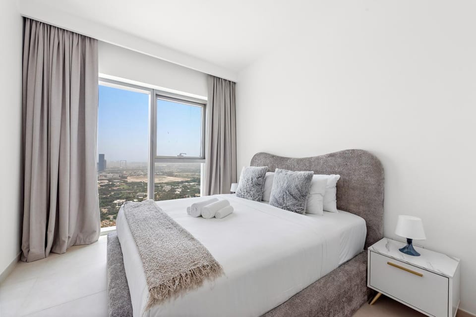 Modern Luxe 1BR - 8 Mins Burj Khalifa & Dubai Mall Apartment in Dubai
