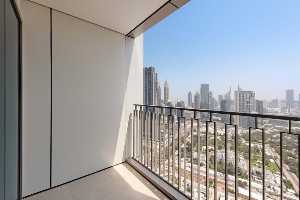 Modern Luxe 1BR - 8 Mins Burj Khalifa & Dubai Mall Apartment in Dubai
