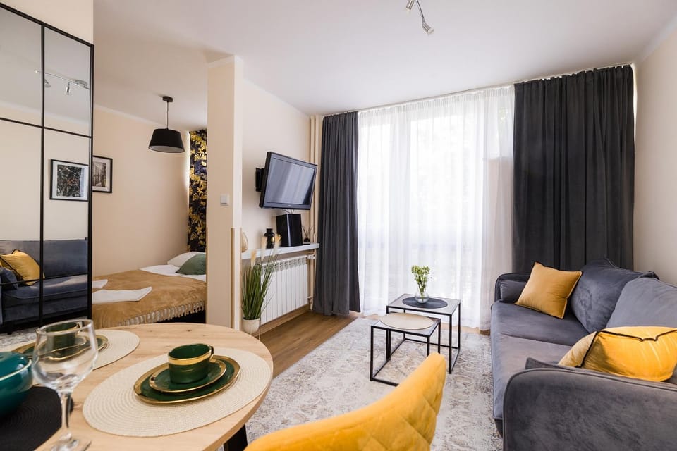 TV and multimedia, Living room, Seating area, Dining area, Evening entertainment