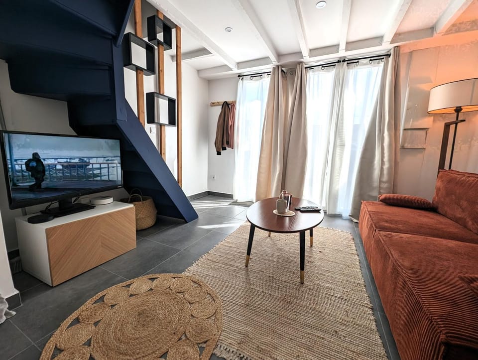 TV and multimedia, Living room, Seating area