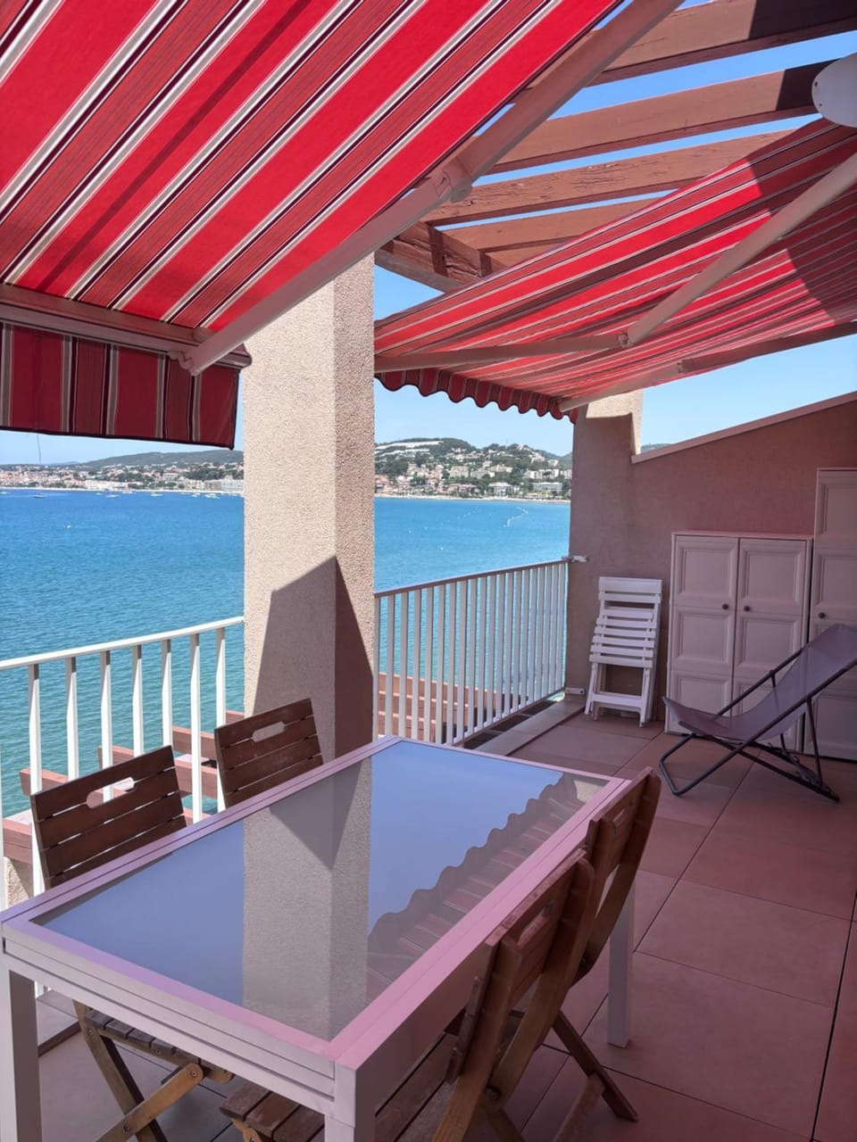 View (from property/room), Balcony/Terrace, Dining area, Sea view