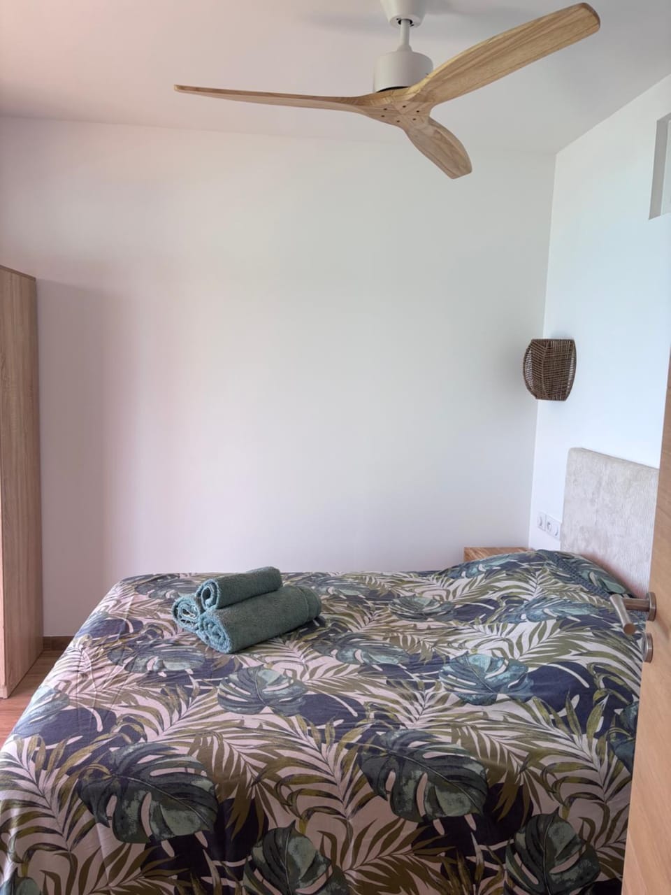 Bed, Photo of the whole room