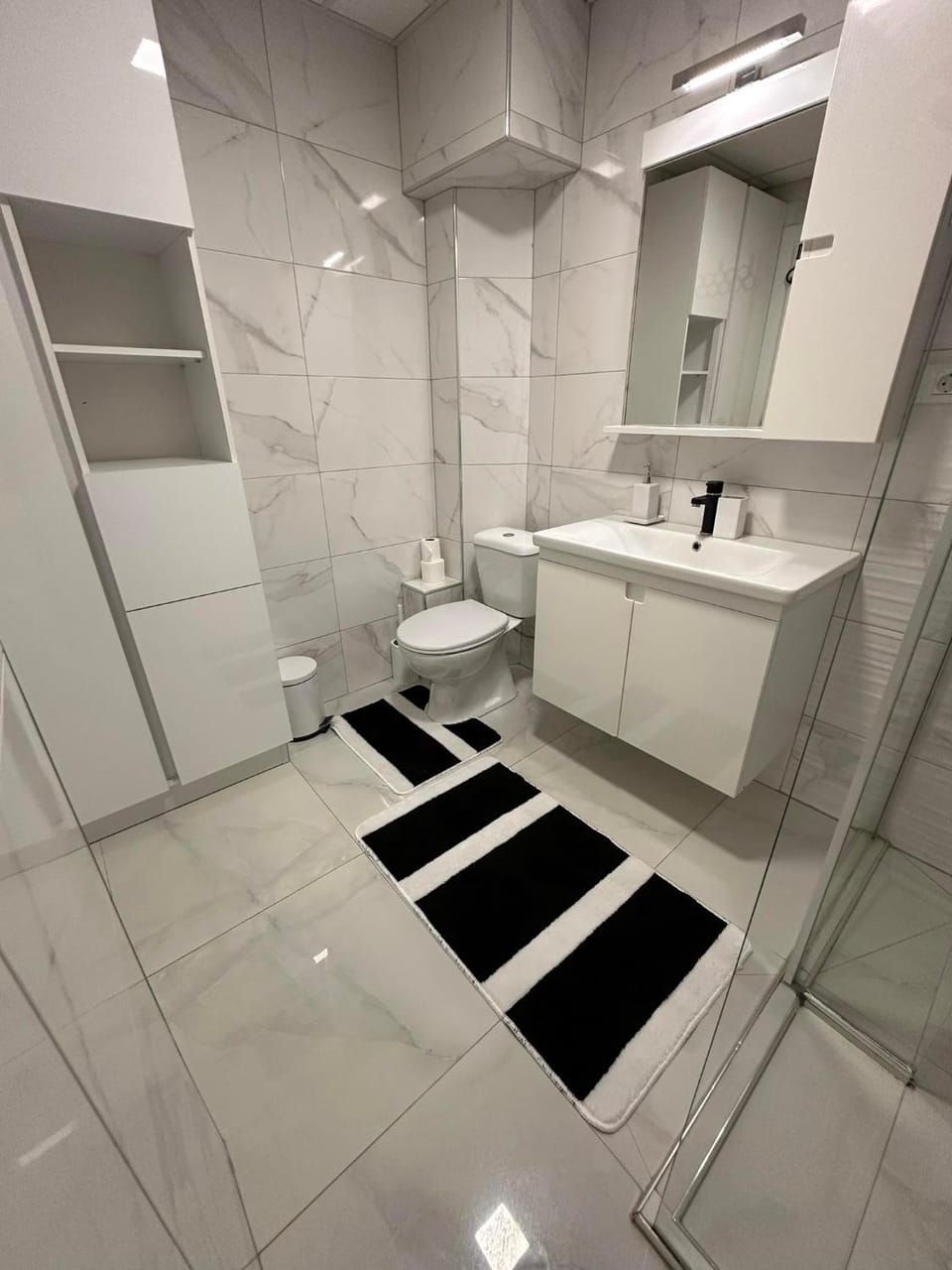 Shower, Toilet, Bathroom