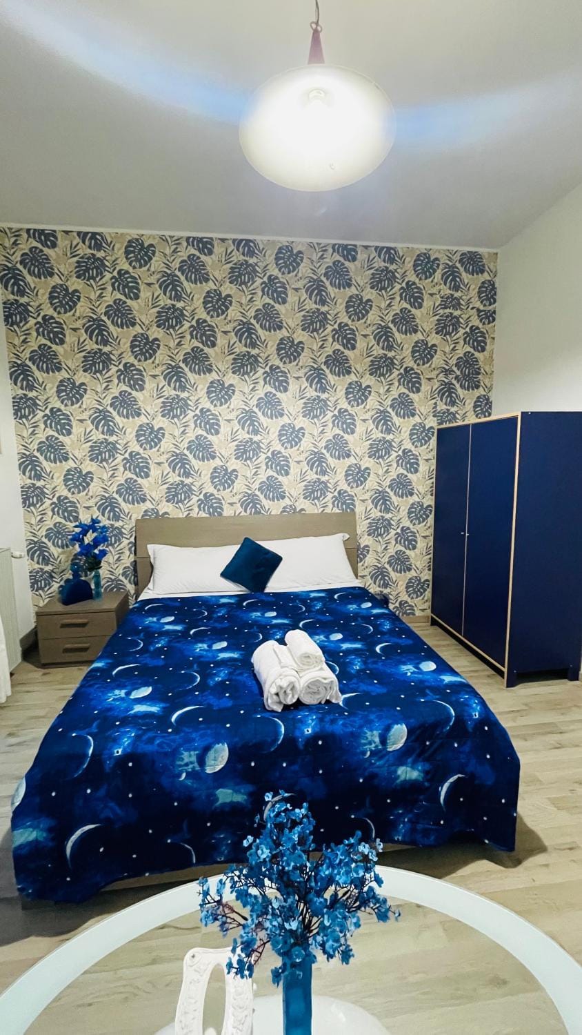 Bed, Balcony/Terrace, Photo of the whole room, Decorative detail, Bedroom