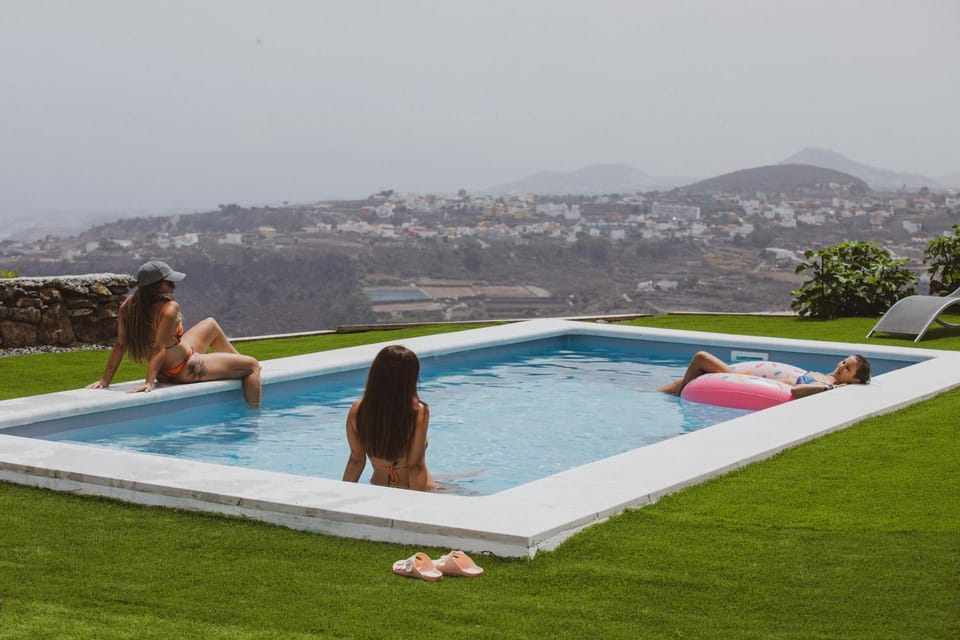 Day, People, Natural landscape, Guests, Mountain view, Pool view, Swimming pool, Swimming pool, group of guests, sunbed