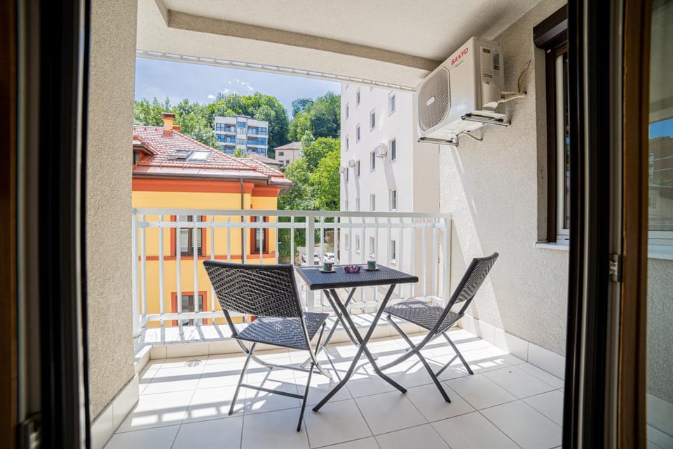 Day, View (from property/room), Balcony/Terrace, Dining area