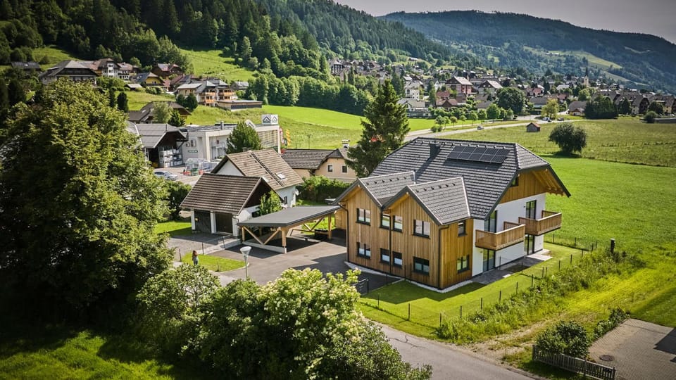Property building, Neighbourhood
