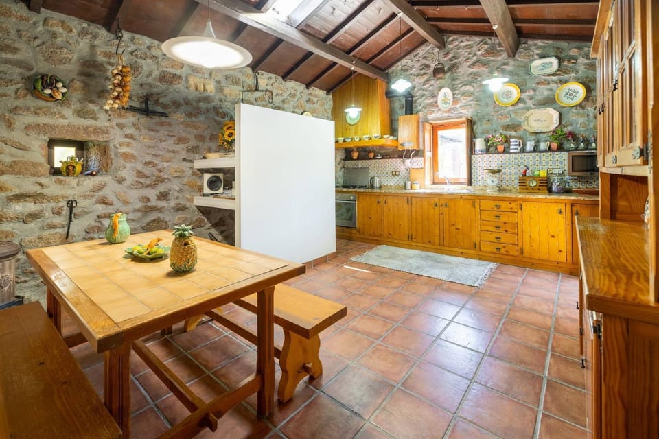 Restaurant/places to eat, Seating area, Dining area, kitchen