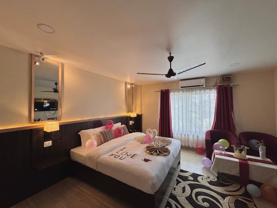 TV and multimedia, Photo of the whole room, Bedroom, air conditioner