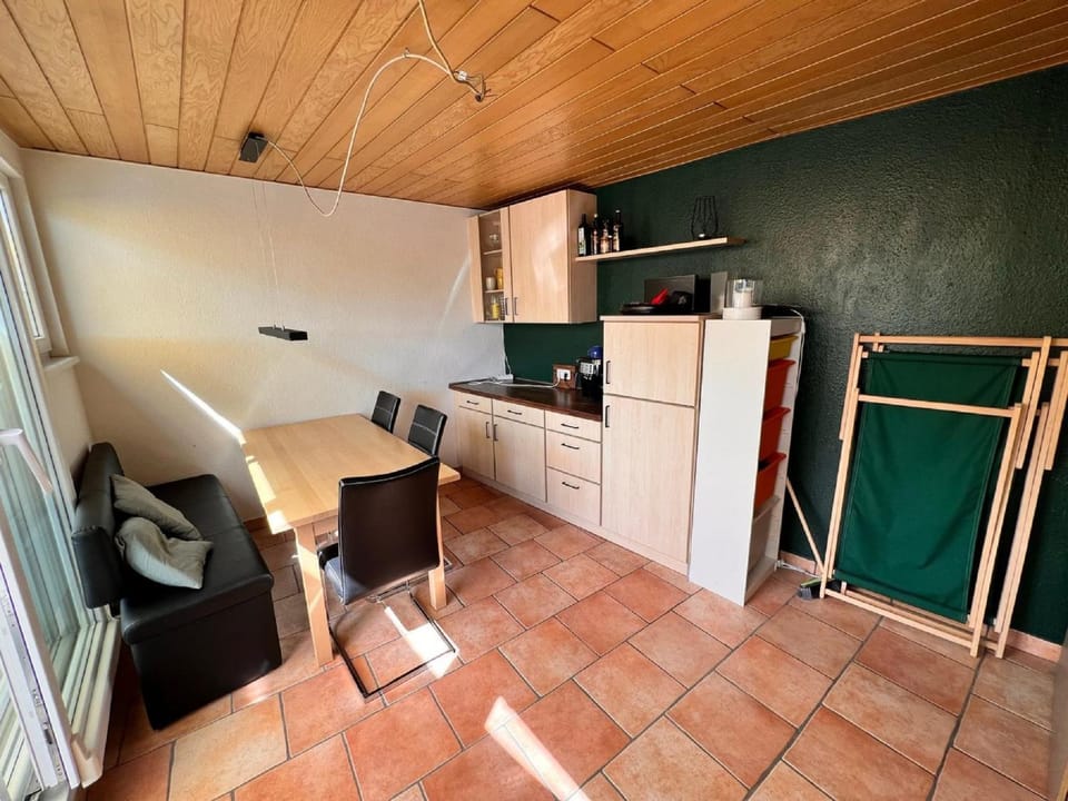 Kitchen or kitchenette, Seating area, Dining area