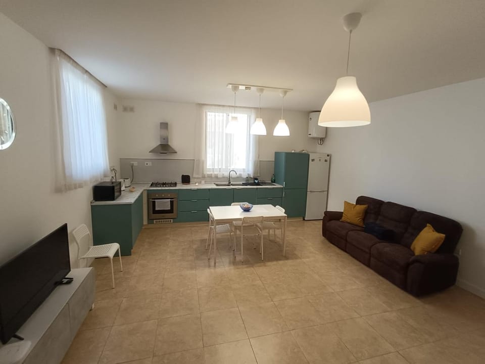 TV and multimedia, Kitchen or kitchenette, Seating area, Dining area, oven