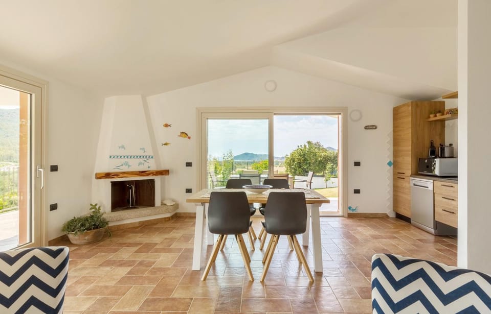 Natural landscape, Kitchen or kitchenette, Living room, Seating area, Dining area, pet friendly, stove
