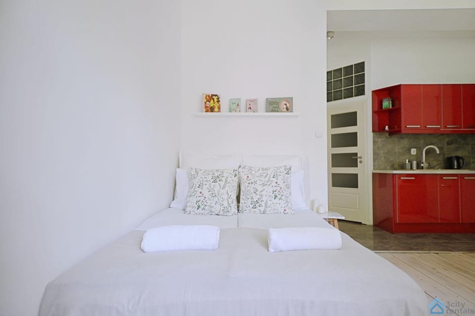Bed, Kitchen or kitchenette, Photo of the whole room, Bedroom, towels