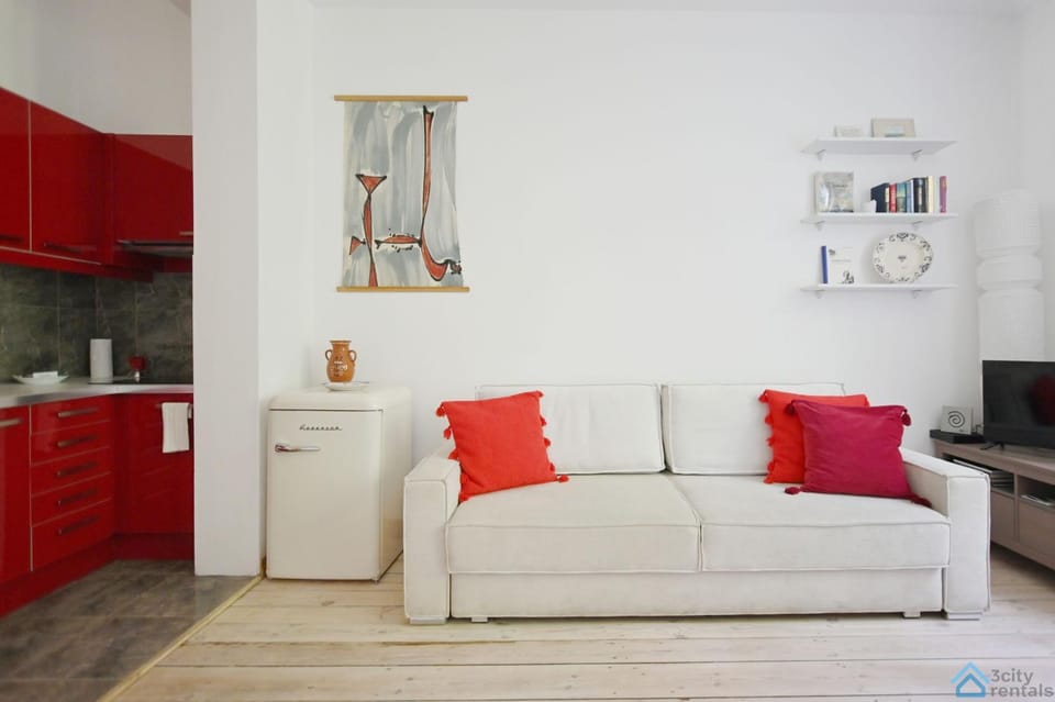 TV and multimedia, Kitchen or kitchenette, Living room, Seating area