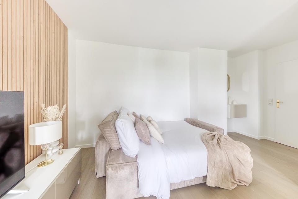 Living room, Photo of the whole room, Bedroom
