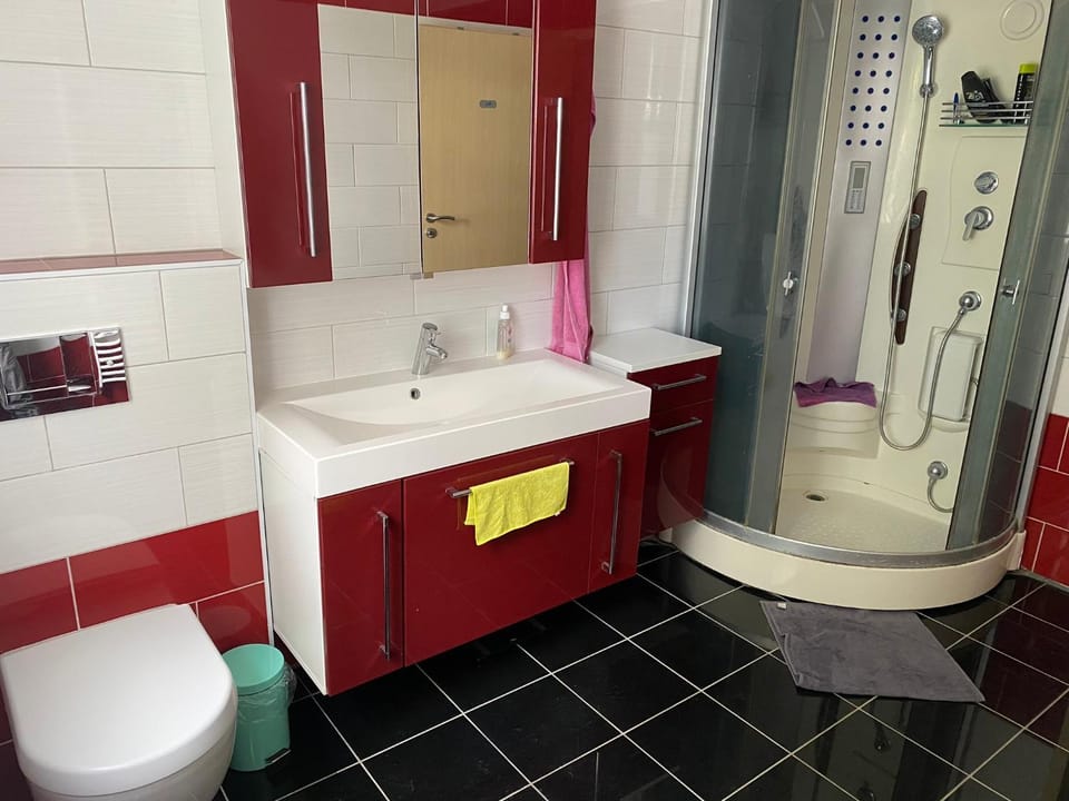 Shower, Toilet, Bathroom