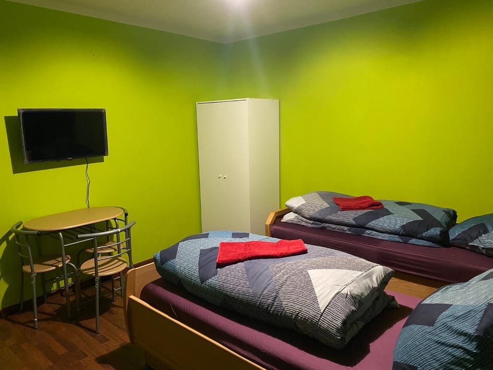 Bed, TV and multimedia, Bedroom