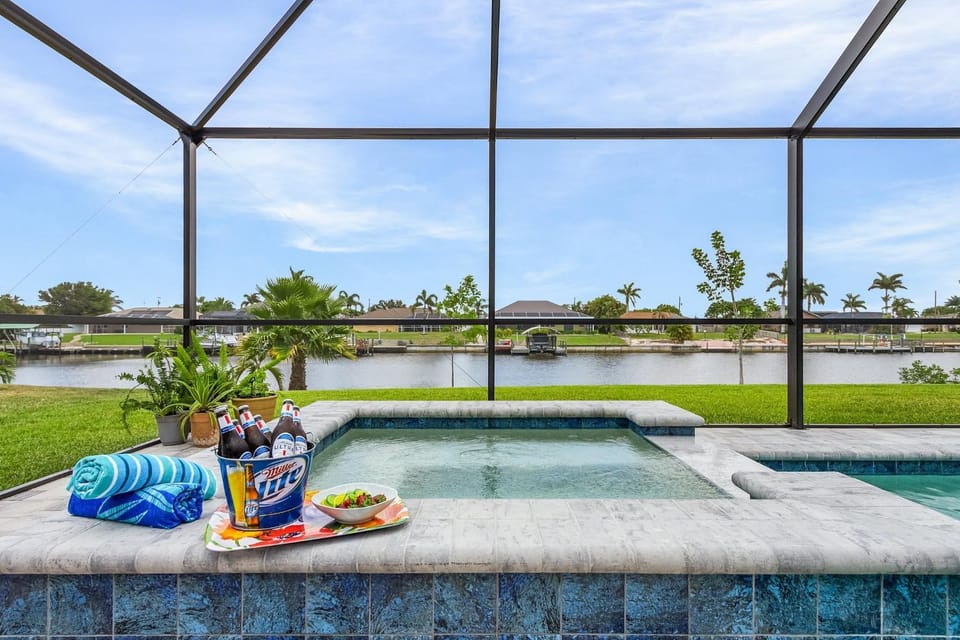Sunrise to Sunset - Gorgeous Villa, Heated Pool and Spa, Bicycle - Del Boca Vista - Roelens House in Cape Coral