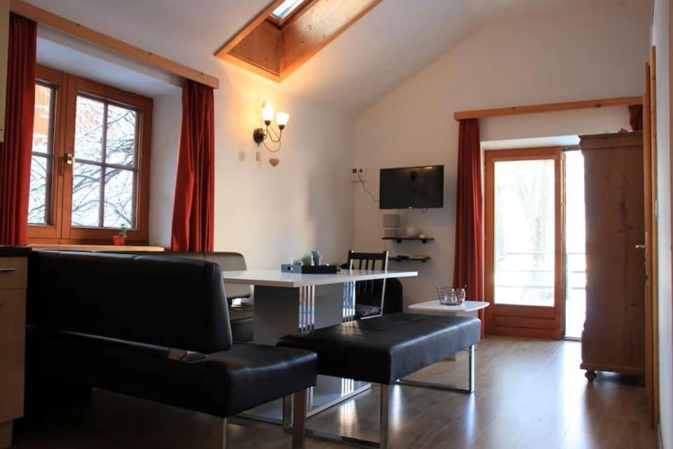 People, Living room, Other, Breakfast