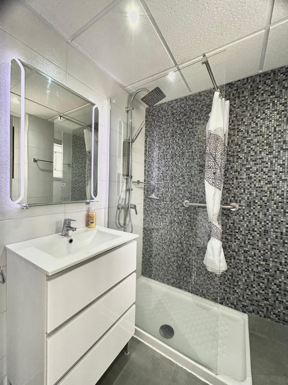 Bright Studio with Pool & Garden View Ref C014 Apartment in Los Cristianos