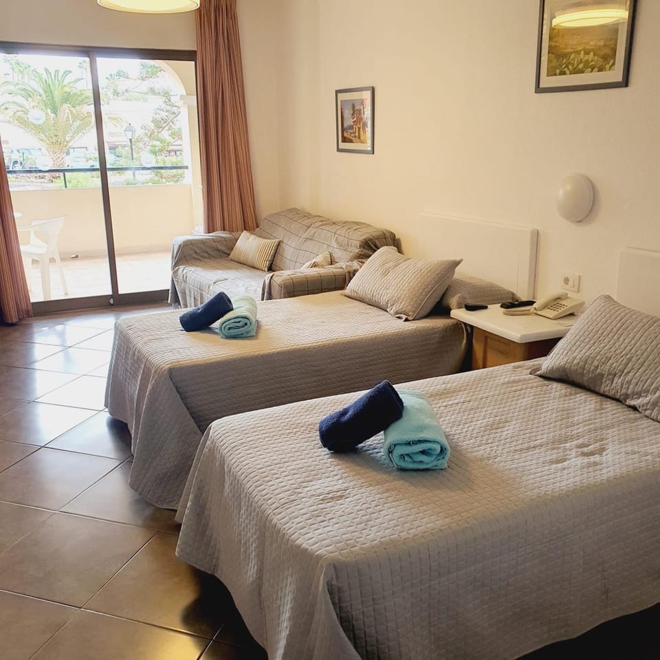 Bright Studio with Pool & Garden View Ref C014 Apartment in Los Cristianos