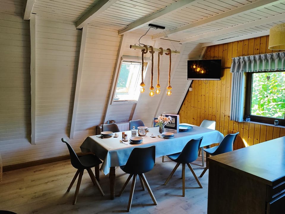 Dining area, kitchen