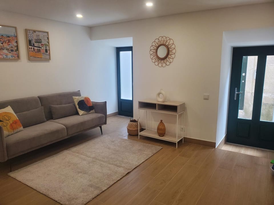 Charming Jasmin House Apartment in Portugal