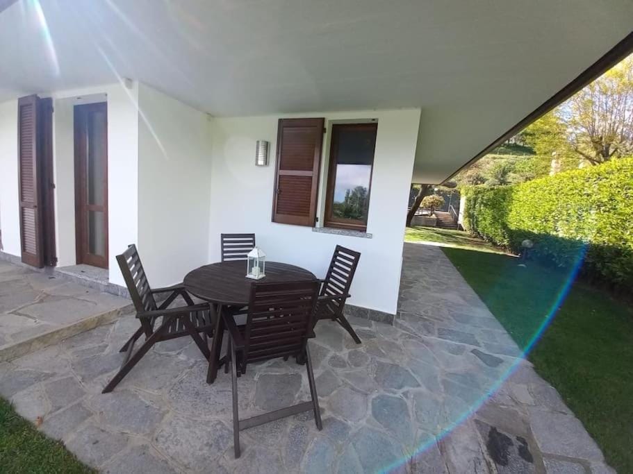 Property building, Patio, Spring, Day, Garden, View (from property/room), Balcony/Terrace, Living room, Seating area, Dining area, Garden view, Pool view, Swimming pool, sunbed