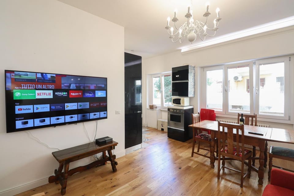 Communal lounge/ TV room, TV and multimedia, Living room