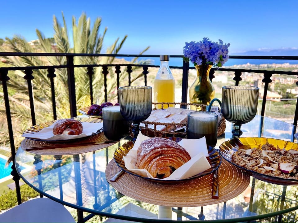 View (from property/room), Balcony/Terrace, Dining area, Garden view, Breakfast