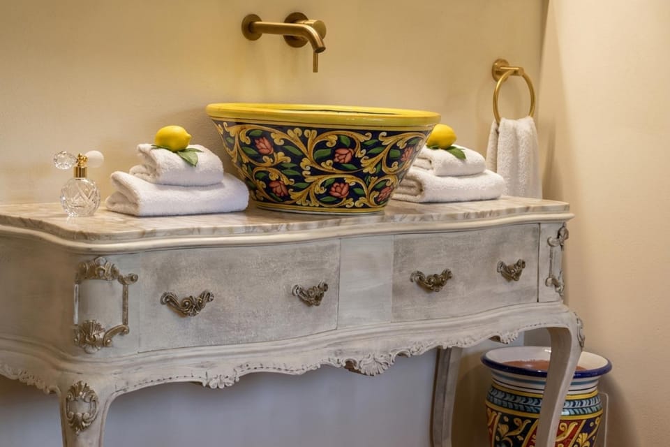 Bathroom, towels