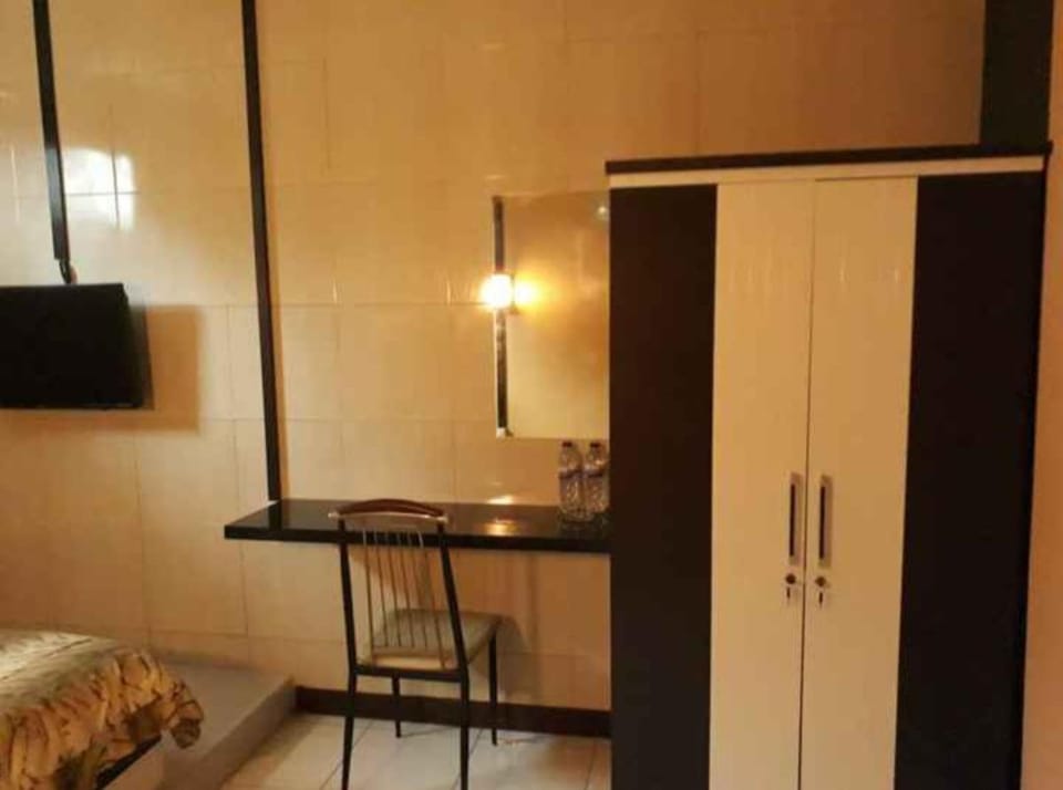 JALA GUEST HOUSE near JUANDA AIRPORT Bed and Breakfast in East Java
