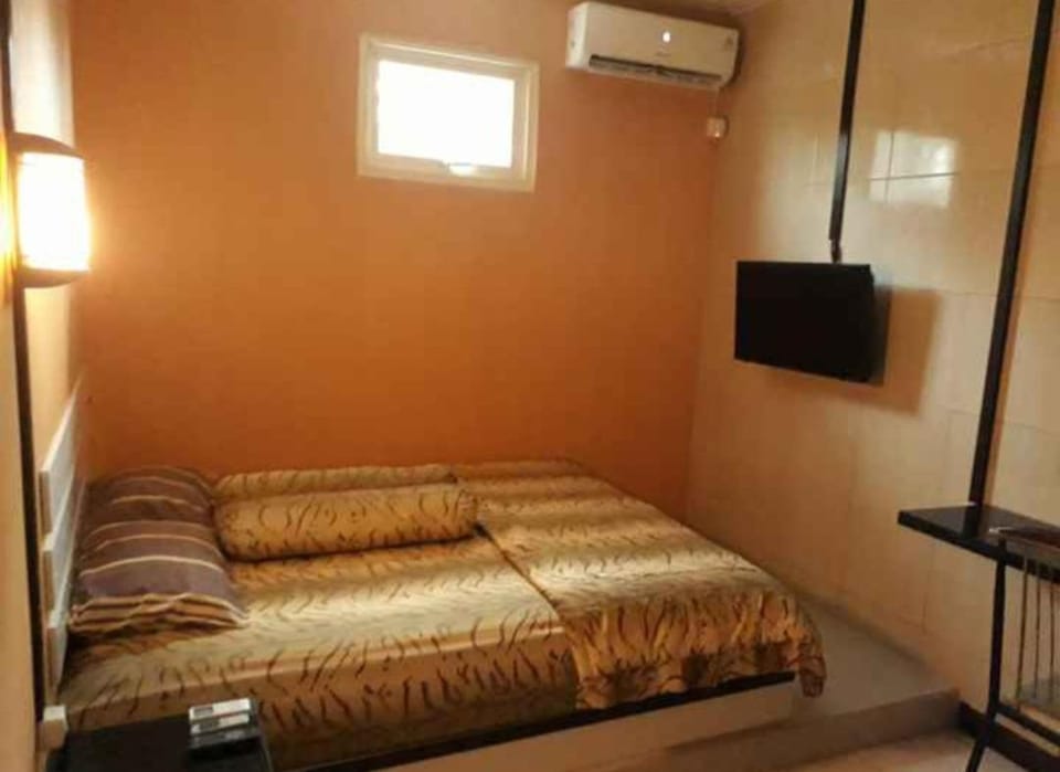 JALA GUEST HOUSE near JUANDA AIRPORT Bed and Breakfast in East Java