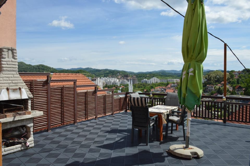 View (from property/room), Balcony/Terrace, Mountain view