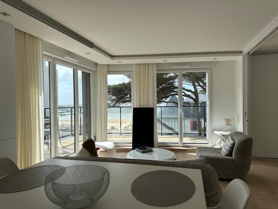 appartement vue mer avec piscine et parking Apartment in Pornichet