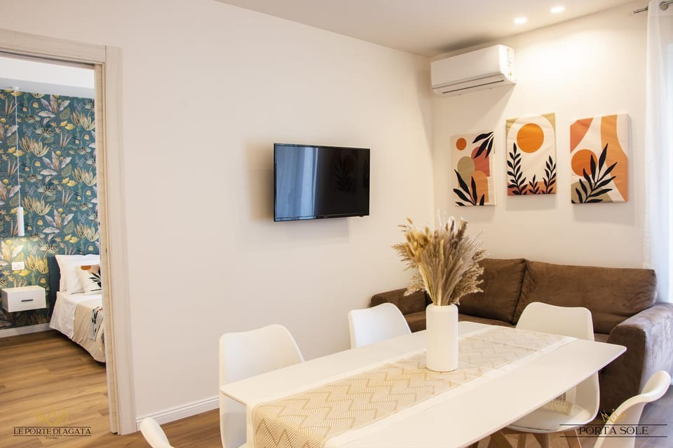 TV and multimedia, Living room, Seating area, Dining area, Evening entertainment, air conditioner