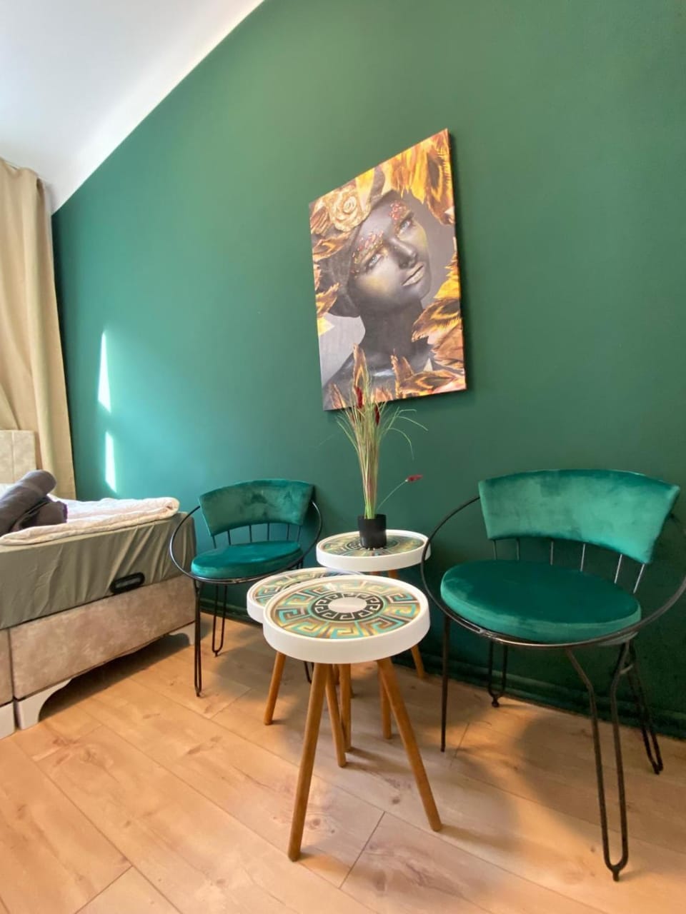 Bed, Seating area, Bedroom