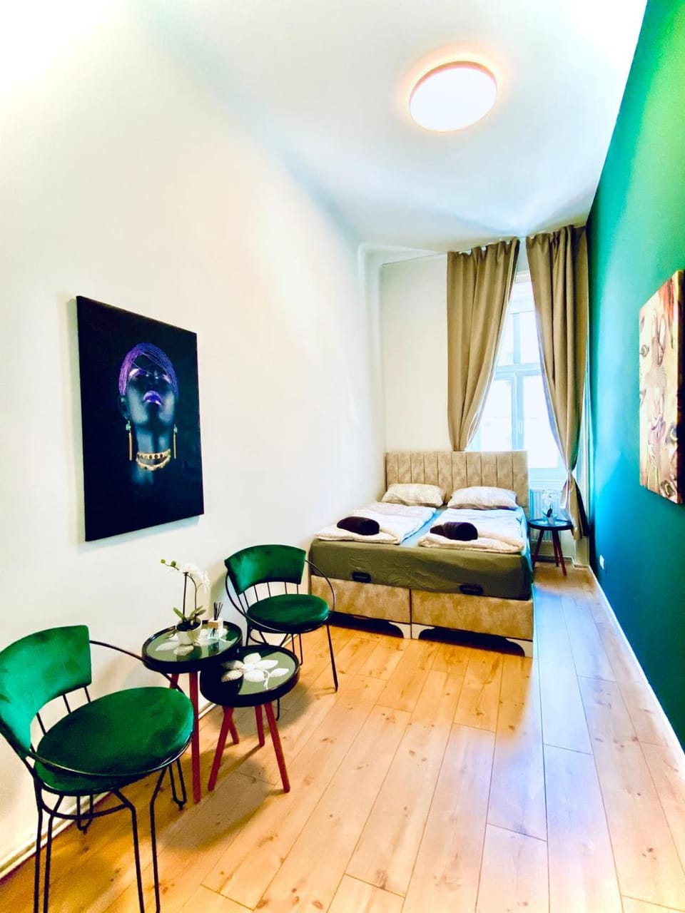 Bed, Seating area, Bedroom