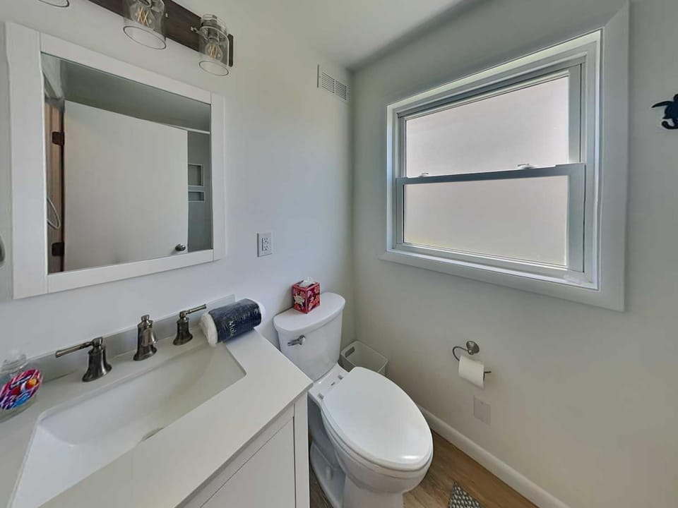 Toilet, Day, Bathroom
