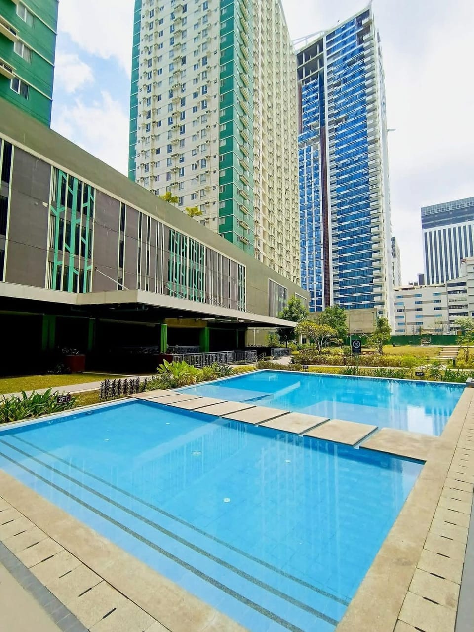 Property building, Day, Pool view, Swimming pool, sunbed