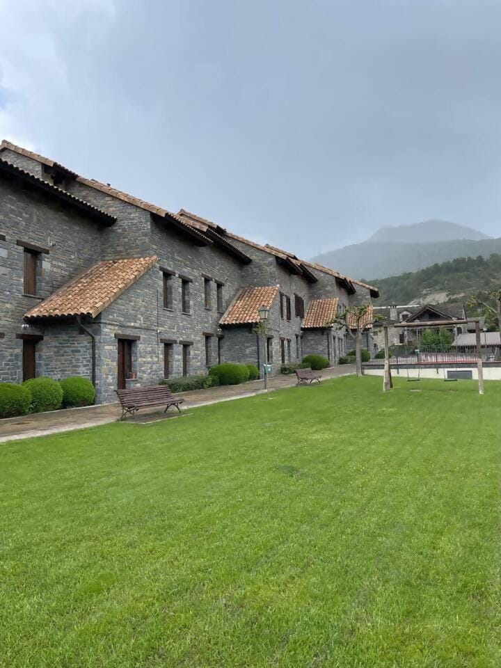 Coqueto dúplex - ORDESA l WIFI l VISTAS l GARAJE Apartment in Aragon