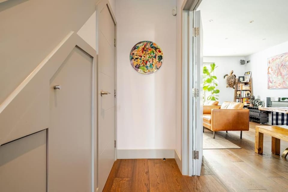 Kitchen or kitchenette, Living room, Seating area
