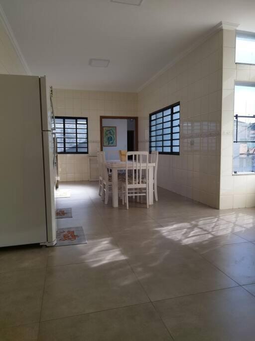 Apartamento no centro da cidade - Próximo ao Thermas de São Pedro- 3 suítes Apartment in State of São Paulo
