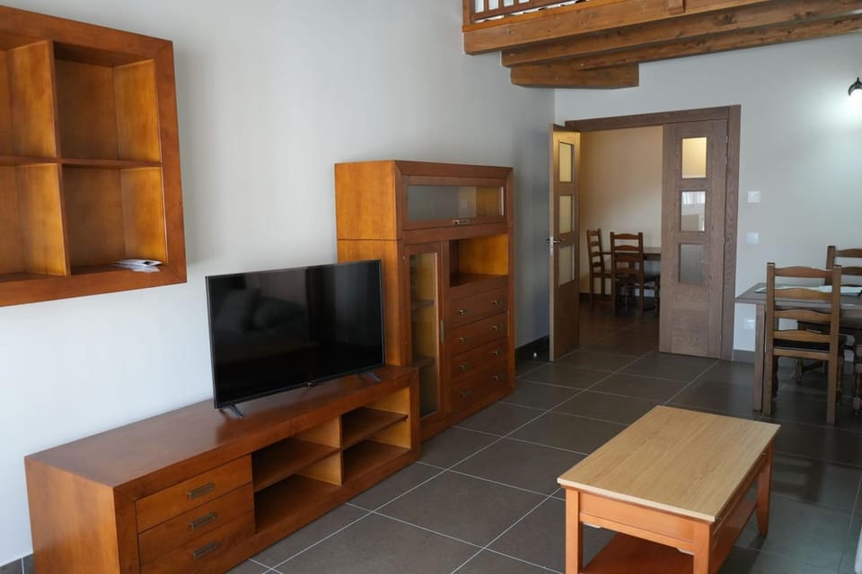 Communal lounge/ TV room, TV and multimedia, Living room, Dining area