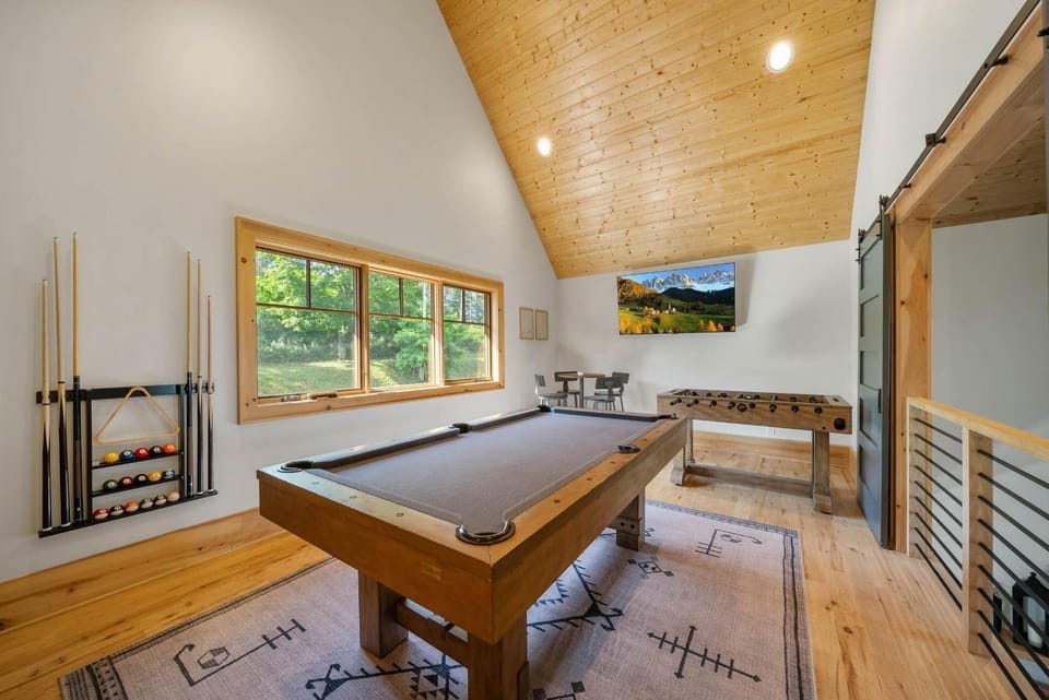 Wine Down at Eagles Nest House in Tennessee
