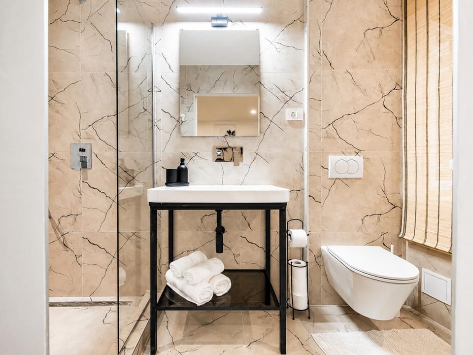 Bathroom, towels