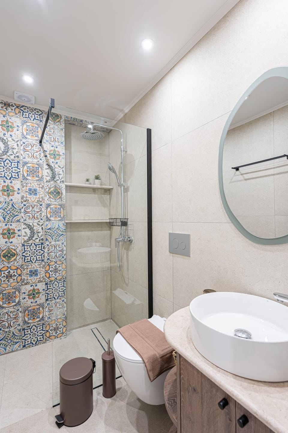 Shower, Toilet, Bathroom, towels