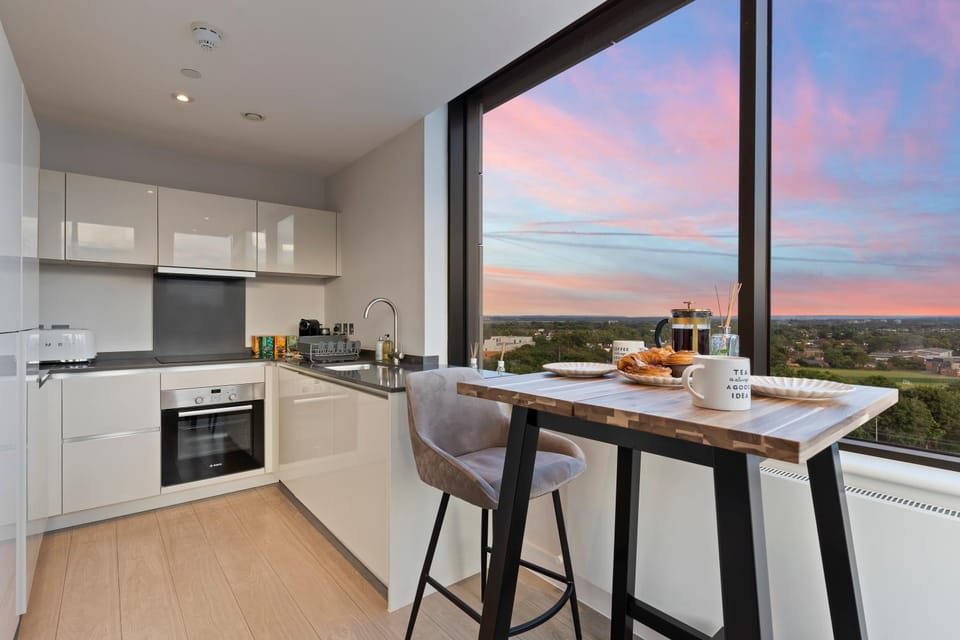 Coffee/tea facilities, View (from property/room), Kitchen or kitchenette, Dining area, group of guests, group of guests, dishwasher, oven, stove, toaster, kitchen, kitchen, air conditioner, air conditioner